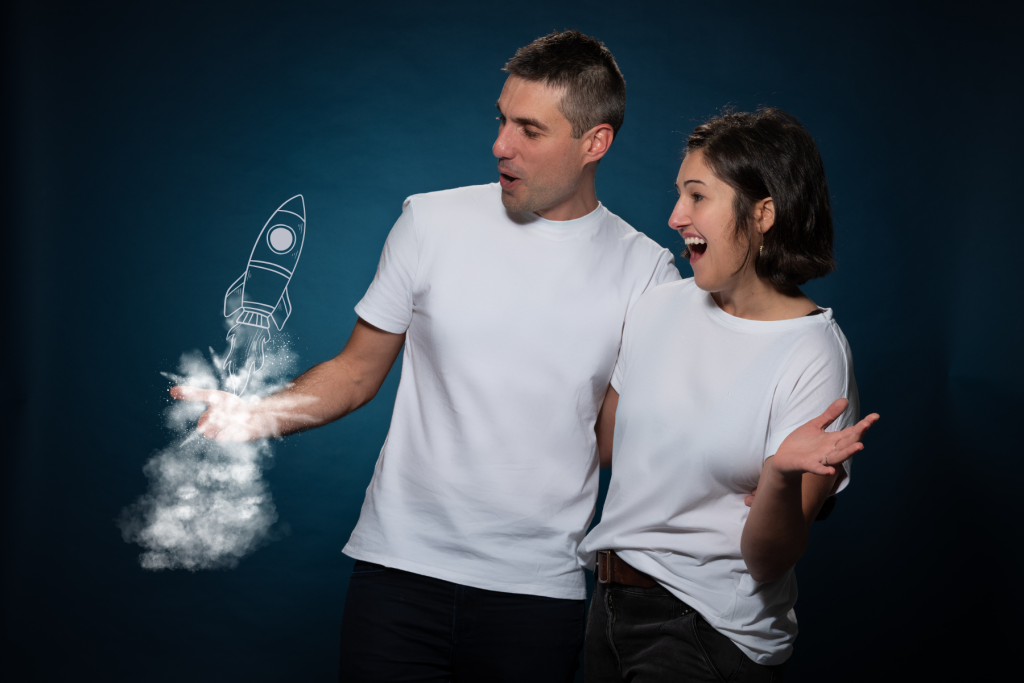 Photo de l'équipe Web-Infinity Noélène et Alexandre pour le site https://web-infinity.fr
